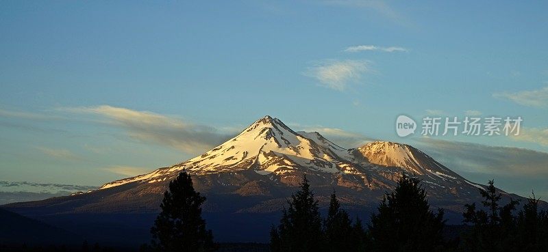 太沙士达山日出