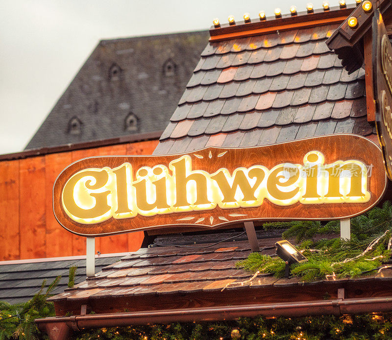 德国圣诞市场传统的Glühwein标志