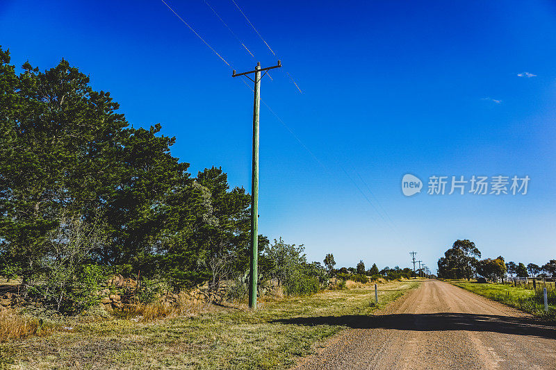 一条穿越澳大利亚内陆的公路。