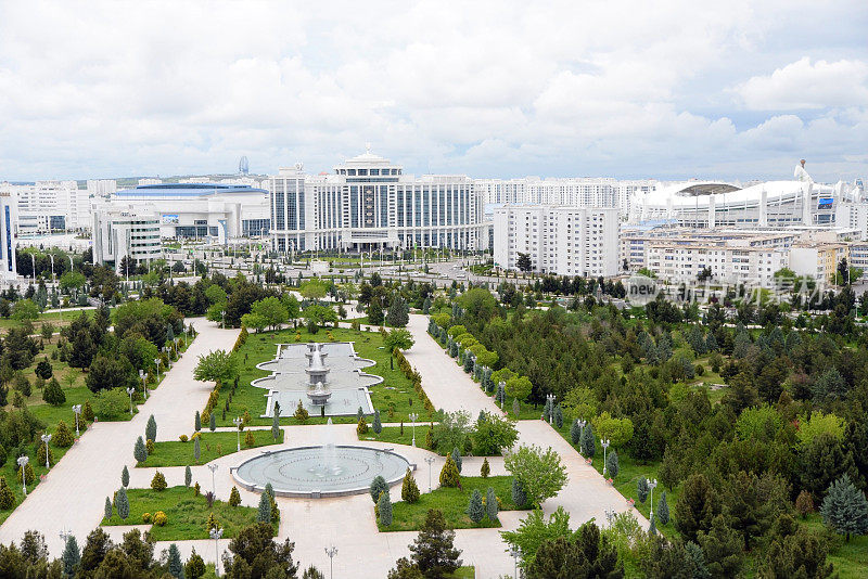 土库曼斯坦首都阿什哈巴德的公园和建筑物
