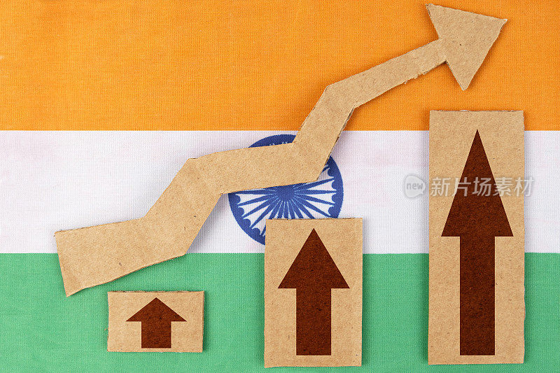 印度国旗上有图形和一个向上的箭头。