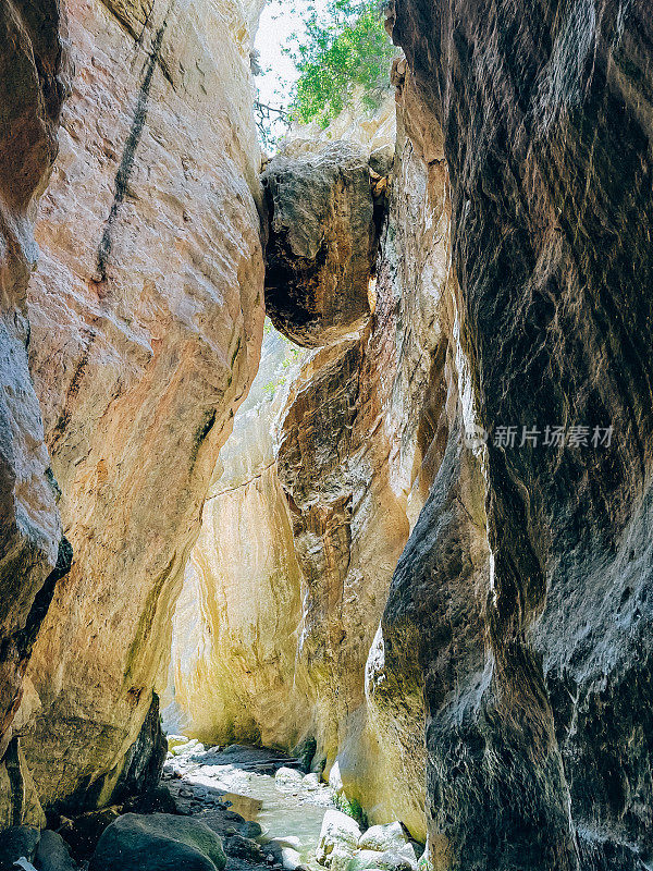 塞浦路斯阿瓦卡斯峡谷自然步道的岩石