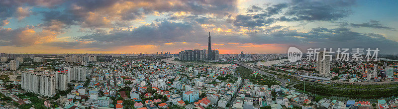 地标81号的空中日落景观——这是一栋超高的摩天大楼和西贡桥，西贡河沿岸的开发建筑光线平滑。