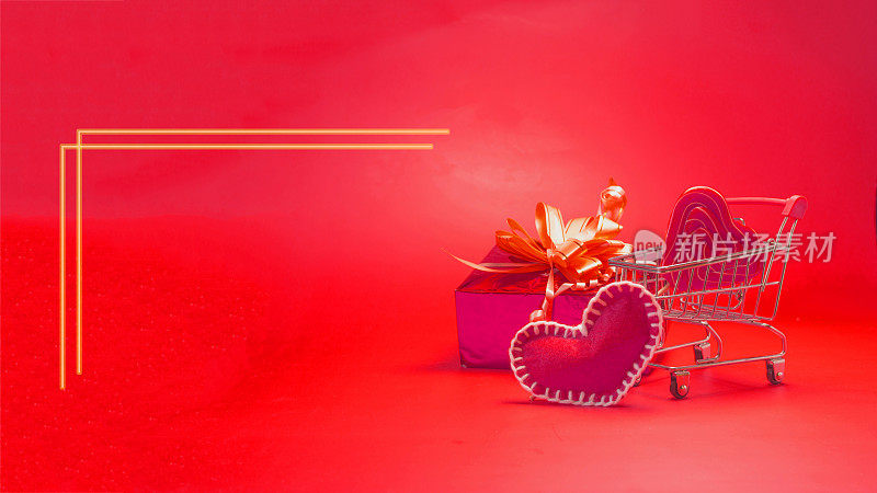 浪漫的红色gif背景，一个带有红色棒棒糖和毛绒拷贝空间心的篮子。