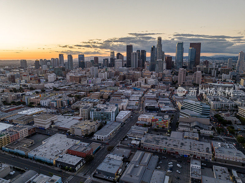 洛杉矶市区鸟瞰图，城市景观，日落，摩天大楼