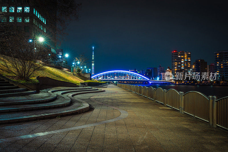 东京城和隅田河的夜景