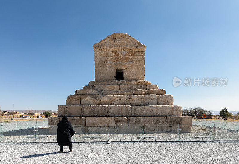 位于伊朗法尔斯省帕萨尔加德的居鲁士大帝墓