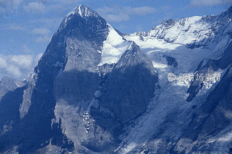 瑞士格林德沃附近的艾格尔峰冰川