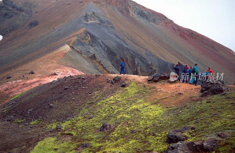 走在Landmannalaugar