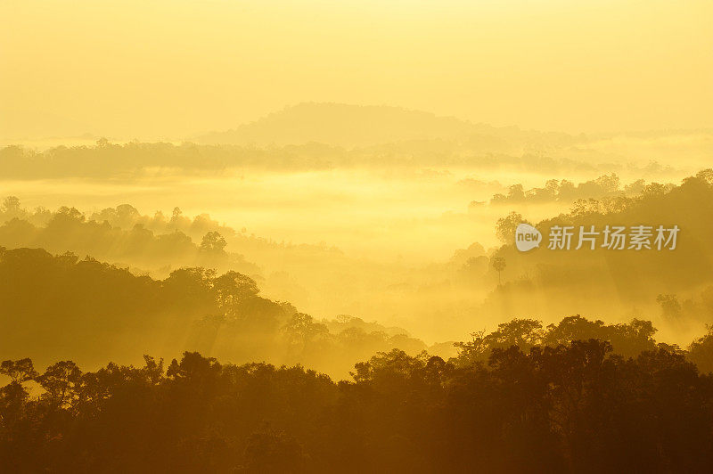 迷雾山的日出