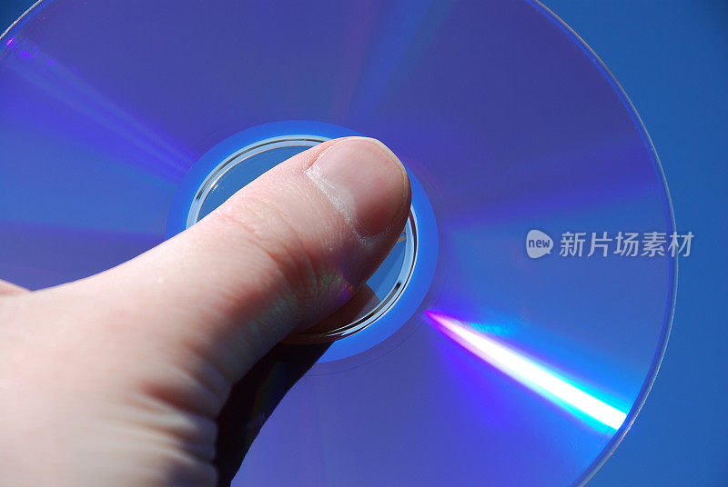 持有一个dvd