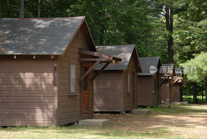 夏令营的小木屋