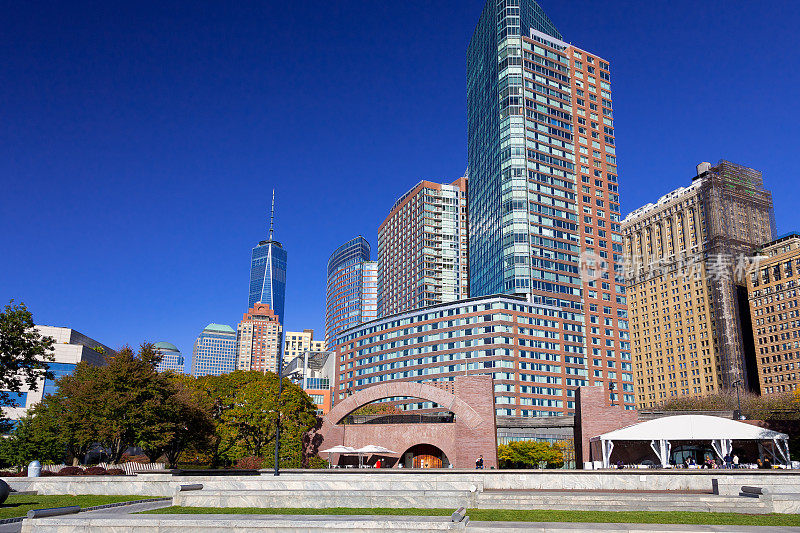 炮台公园城市天际线与世界贸易中心，纽约。