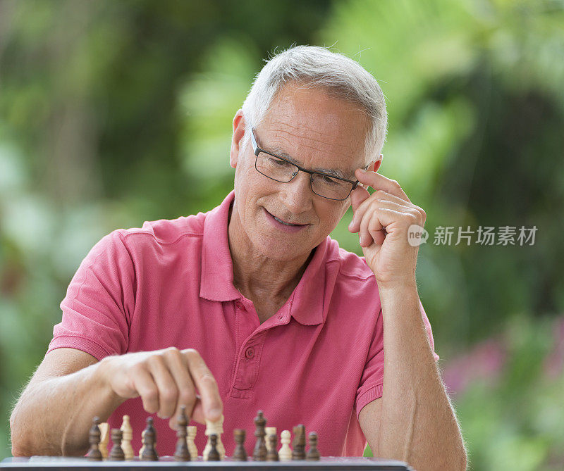 老人下棋