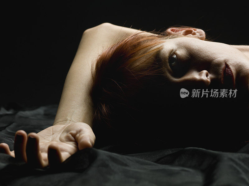 美丽的死女人