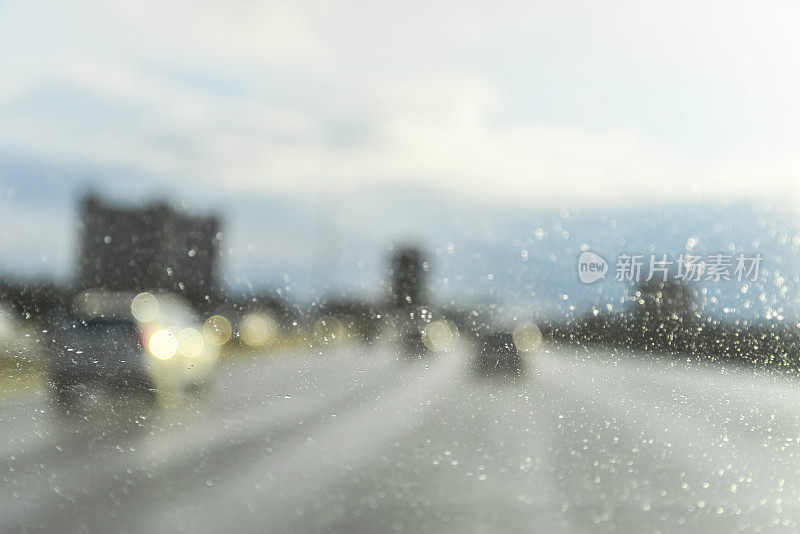 散景市的雨天交通