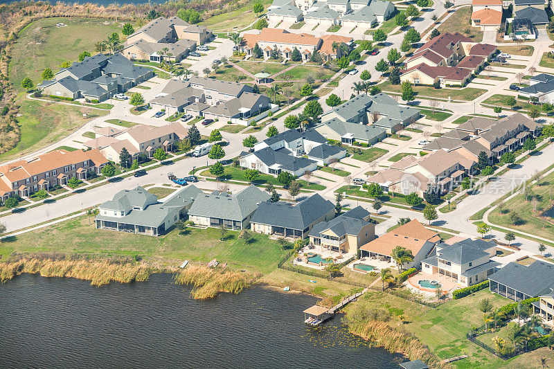 佛罗里达州奥兰多郊区住宅的鸟瞰图