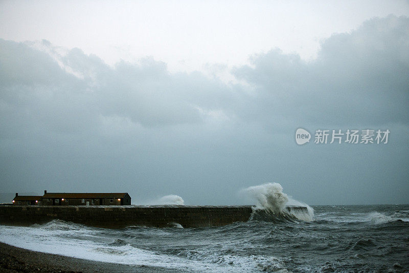 莱姆里吉斯科布的暴风雨