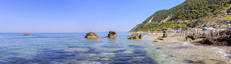 在Lefkada，爱奥尼亚群岛，希腊的Pefkoulia海滩全景