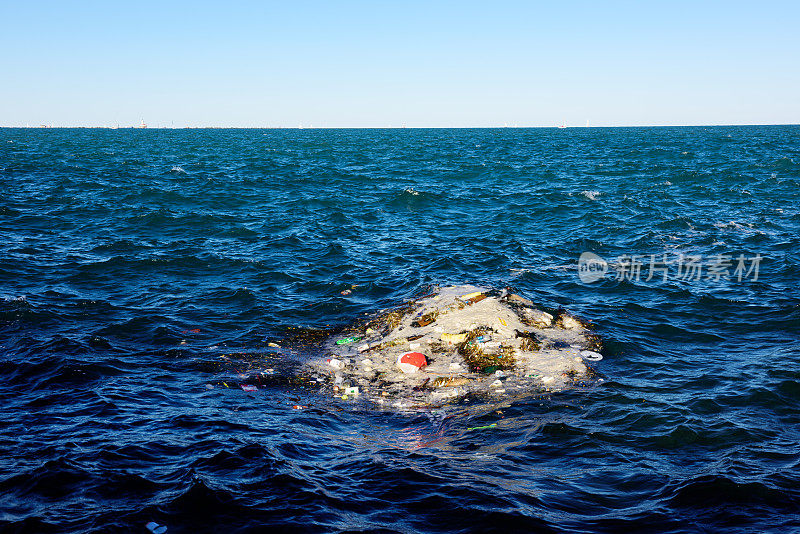 芝加哥密歇根湖上漂浮着垃圾