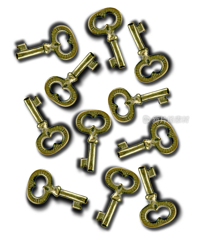 几个古老的黄铜钥匙被阴影隔开