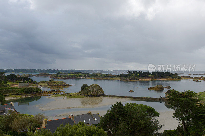 位于布列塔尼海岸北部的Bréhat岛，靠近法国的帕姆波尔