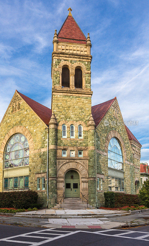 圣詹姆斯联合卫理公会教堂在金斯顿，哈德逊谷，纽约。