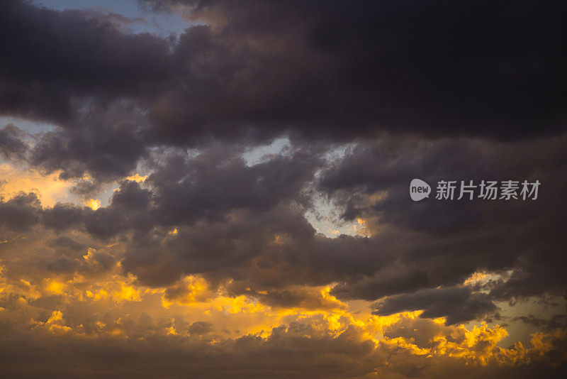 雷暴云季风戏剧性的天空