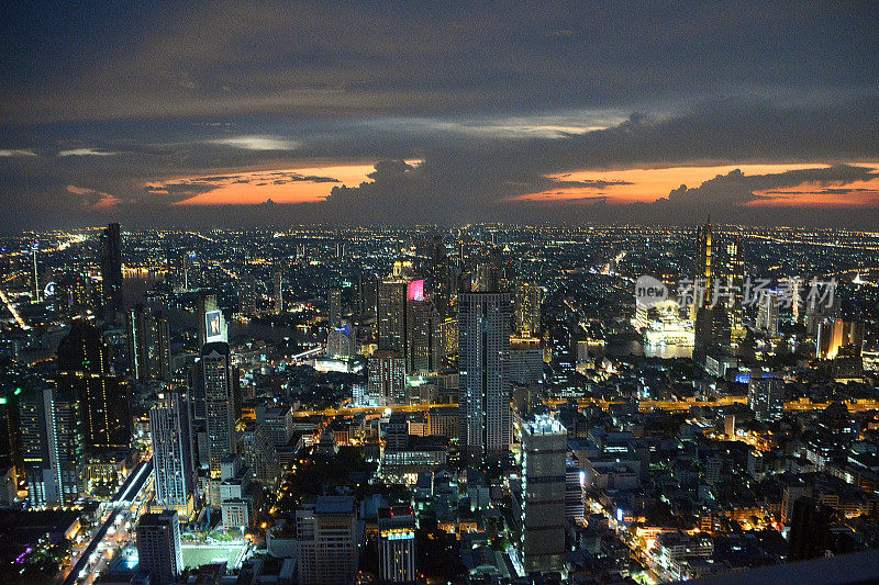 曼谷黄昏的城市景观，泰国