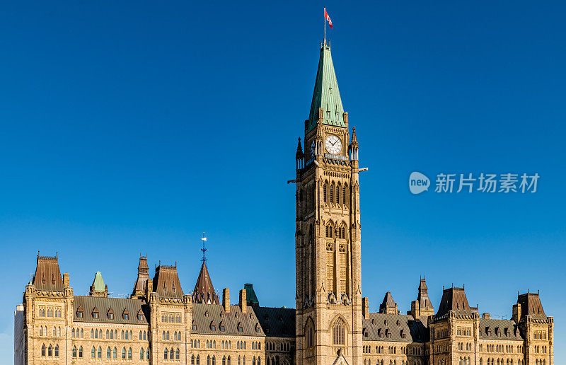 位于安大略省渥太华的和平塔和加拿大议会大楼