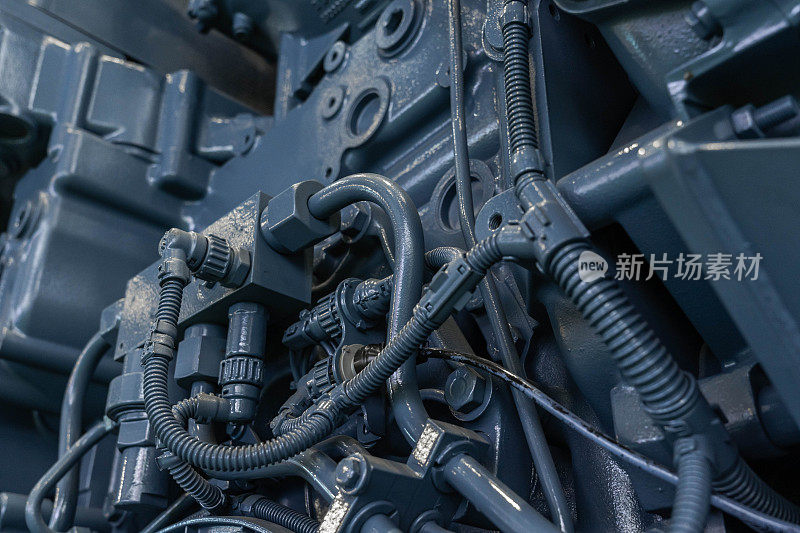 大型柴油机复杂机械管道特写