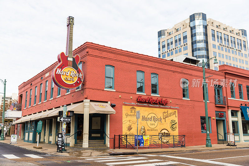田纳西州孟菲斯市的硬石咖啡馆，位于比尔街和第二街的拐角处。