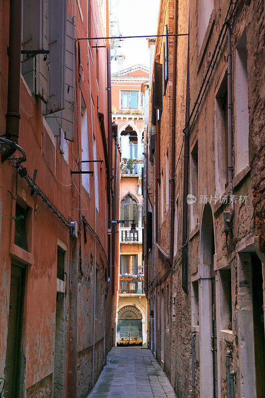 意大利威尼斯的狭窄街道