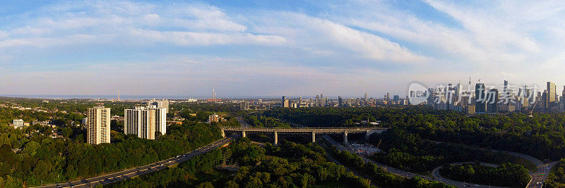 鸟瞰图和多伦多城市全景从上面