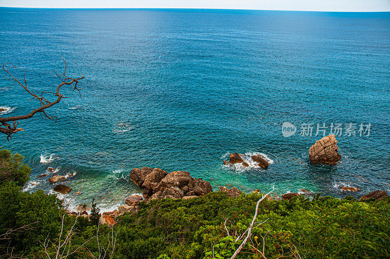 德罗巴尼皮耶萨克海滩全景，亚得里亚海