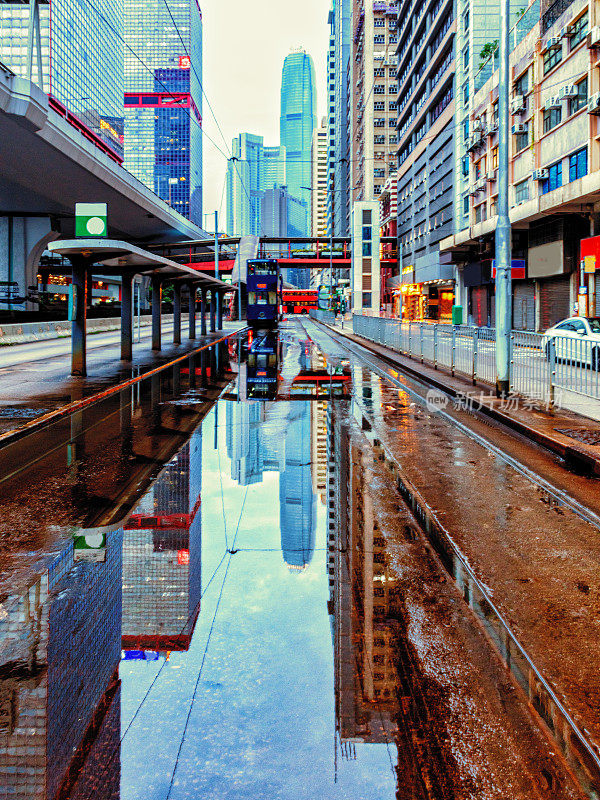 大雨过后的街道