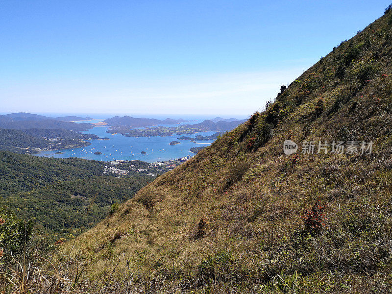 从香港马鞍山俯瞰西贡半岛的景观