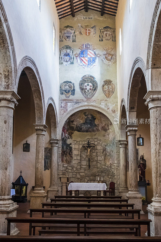 皮蒂利亚诺，托斯卡纳的圣玛丽亚教堂