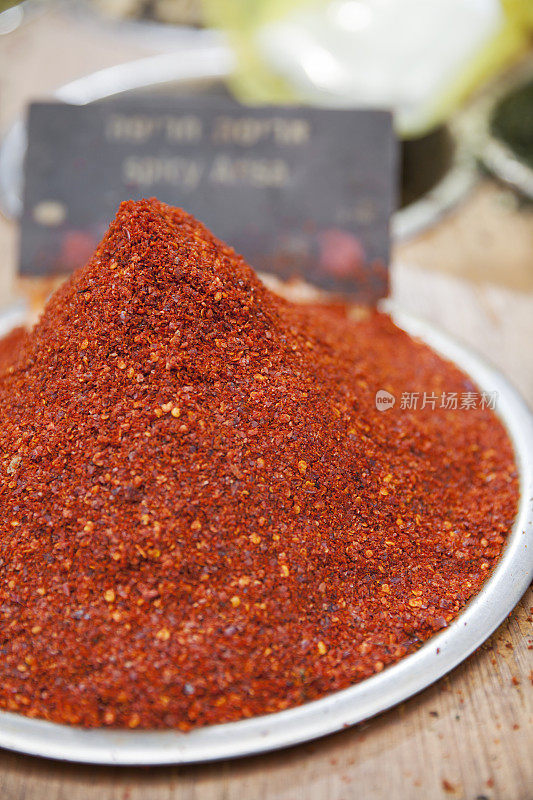 耶路撒冷市场上的红辣椒粉。