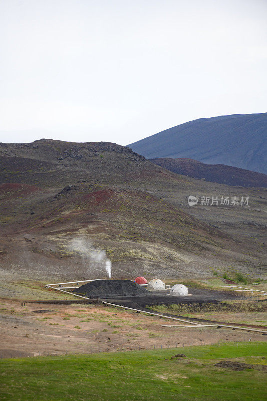 冰岛山区的地热发电站