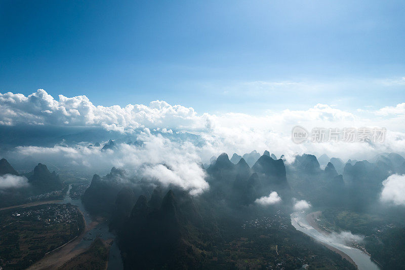 桂林阳朔县雾天大景观鸟瞰图