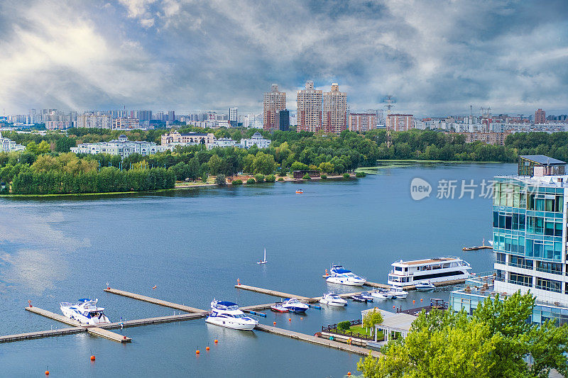 从鸟瞰美丽的莫斯科城市景观