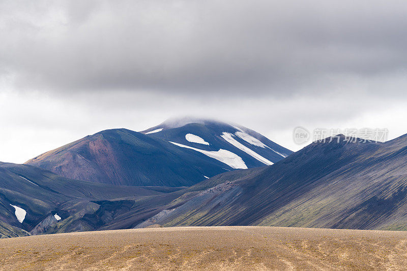 冰岛Landmannalaugar附近美丽多彩的火山