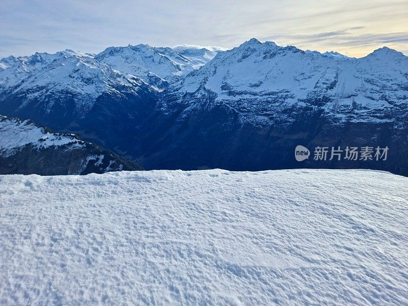 伯尔尼阿尔卑斯山脉。