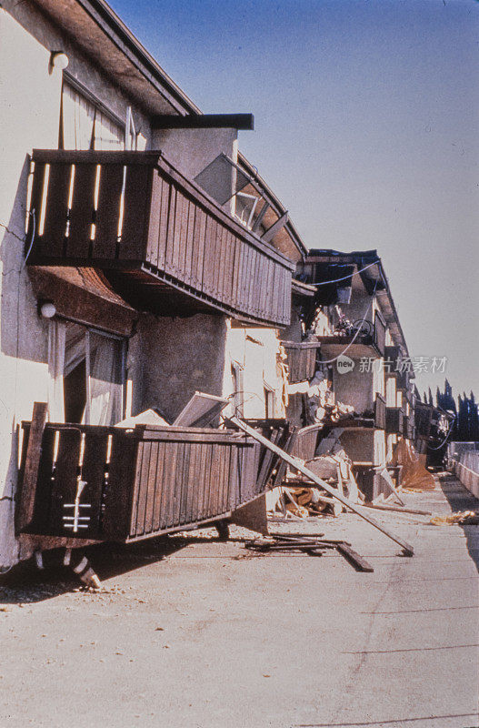 1994年加州洛杉矶北岭地震及其破坏的旧照片