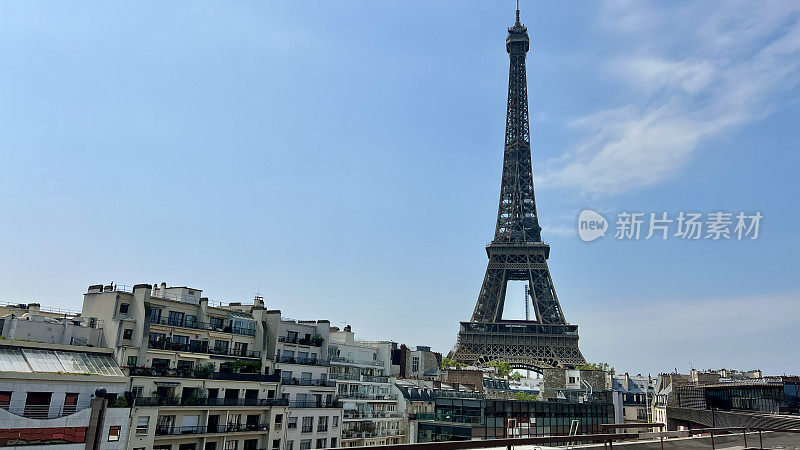 晚上的艾菲尔铁塔是一个很好的屏幕保护程序，为巴黎之旅做广告