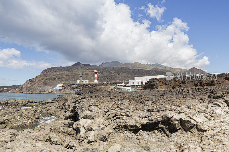加那利群岛拉帕尔马的富恩卡连特岛。黑山火山在山的另一边。