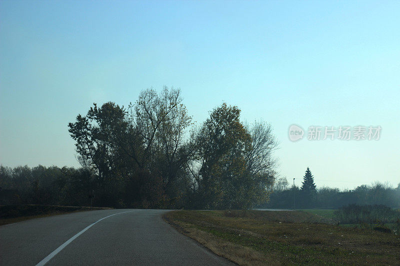 通往乡村土地的道路