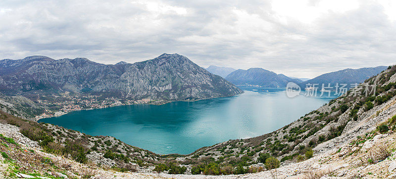 黑山的博卡肮脏湾全景。