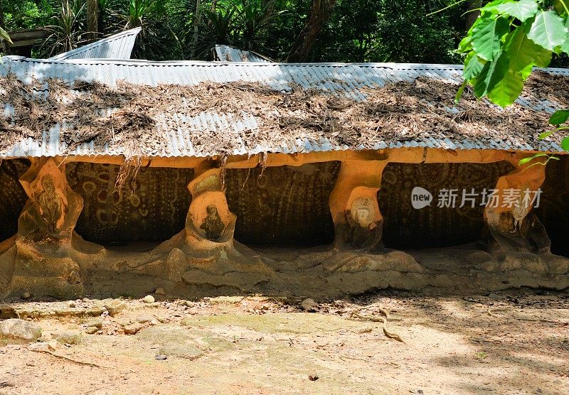 奥松-奥索格博圣林-生育女神神庙的外部，奥索格博，尼日利亚